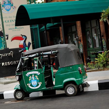 Bali Dynasty Resort กูตา ภายนอก รูปภาพ A tuk-tuk in Vientiane