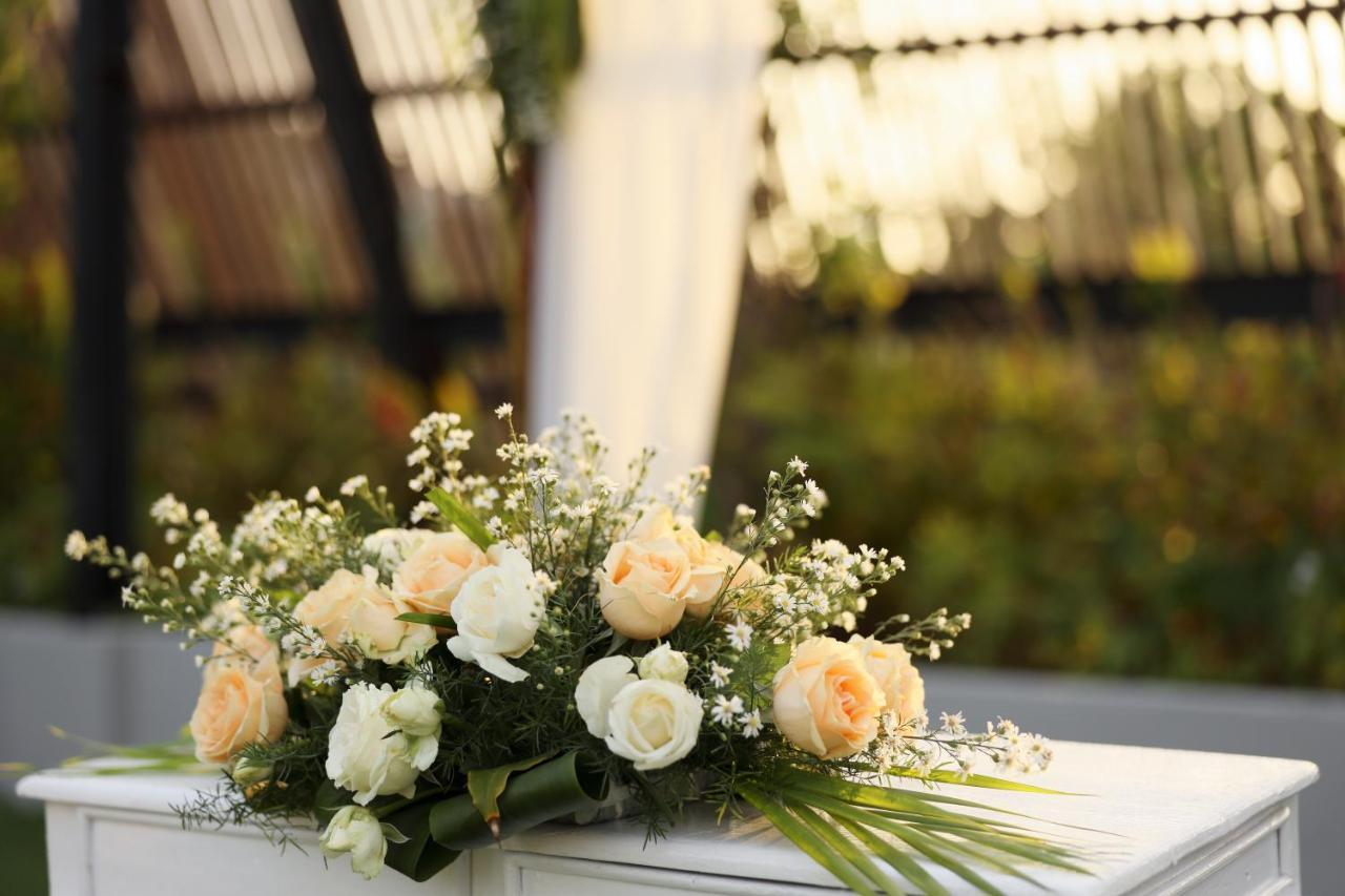 Bali Dynasty Resort กูตา ภายนอก รูปภาพ A flower arrangement