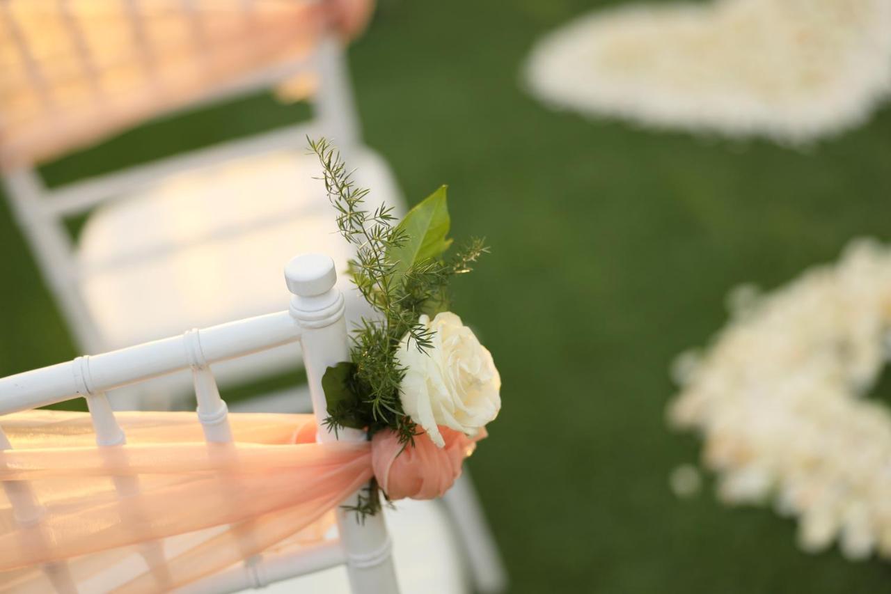 Bali Dynasty Resort กูตา ภายนอก รูปภาพ A boutonnière