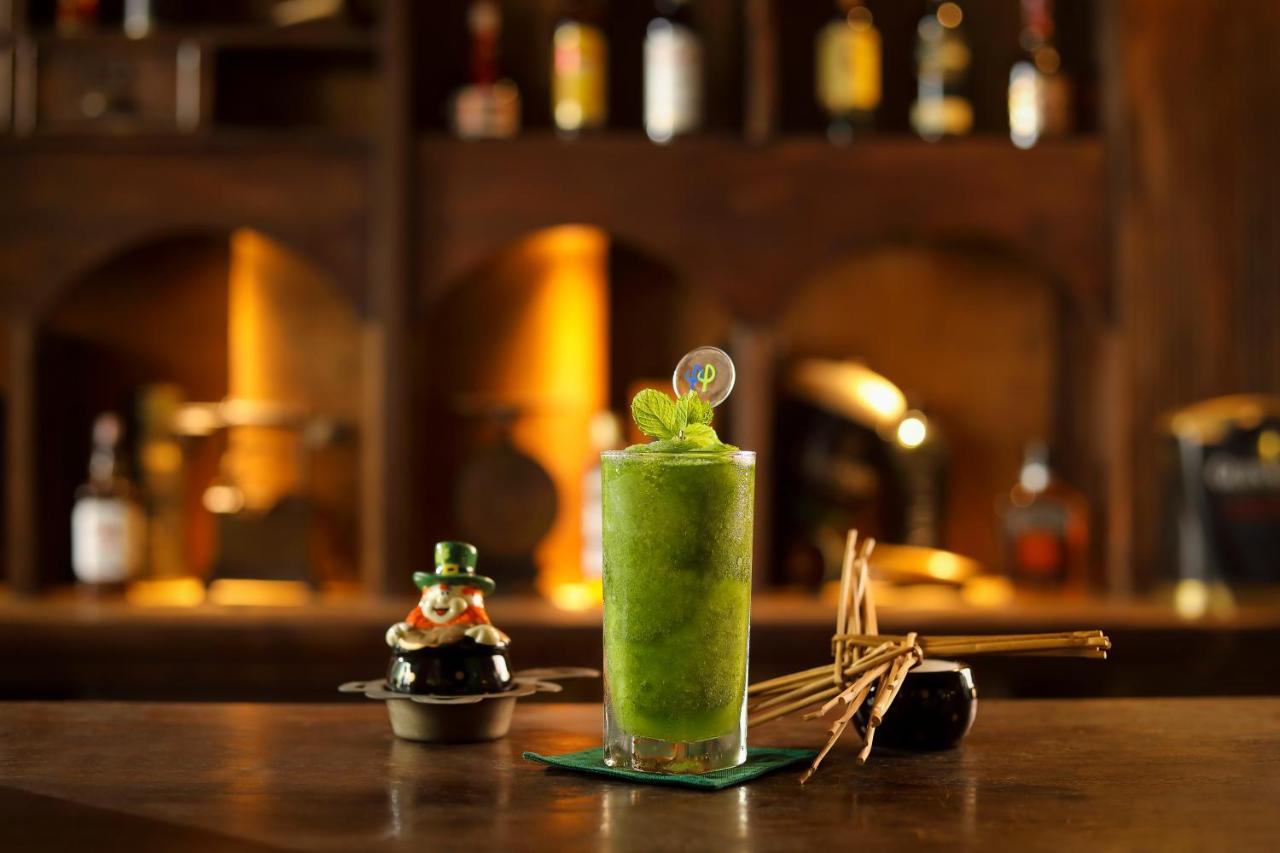 Bali Dynasty Resort กูตา ภายนอก รูปภาพ A matcha green tea drink
