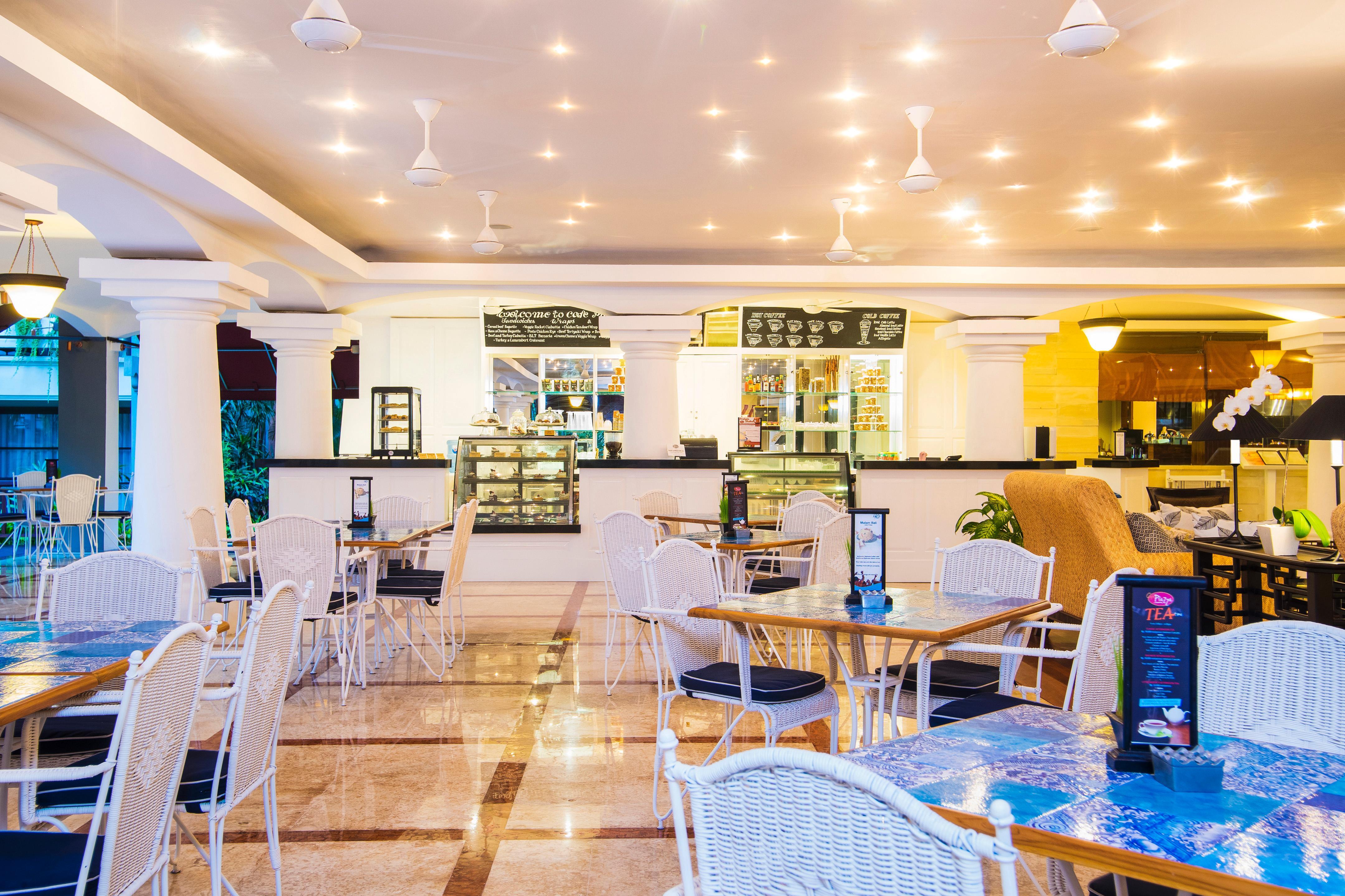 Bali Dynasty Resort กูตา ภายนอก รูปภาพ The interior of the restaurant