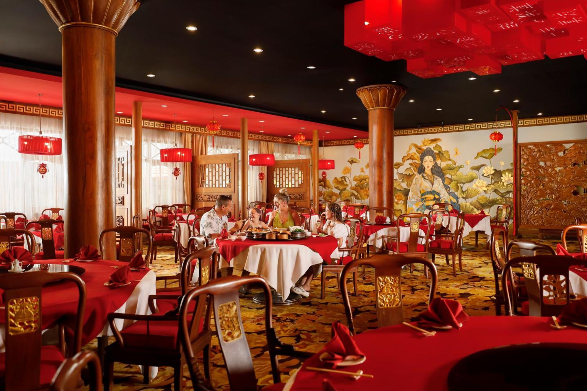 Bali Dynasty Resort กูตา ภายนอก รูปภาพ The interior of the restaurant