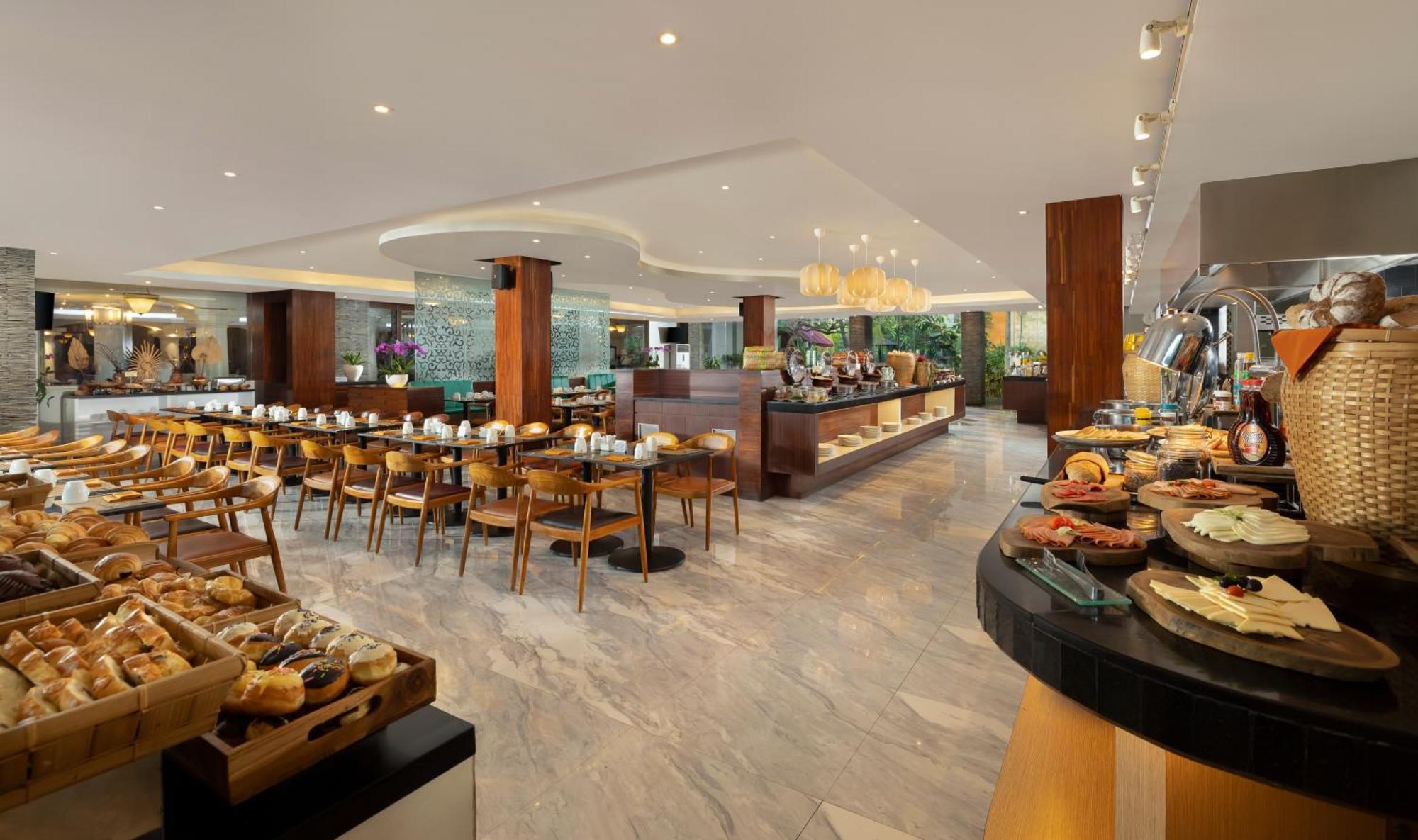 Bali Dynasty Resort กูตา ภายนอก รูปภาพ The Garden Grill