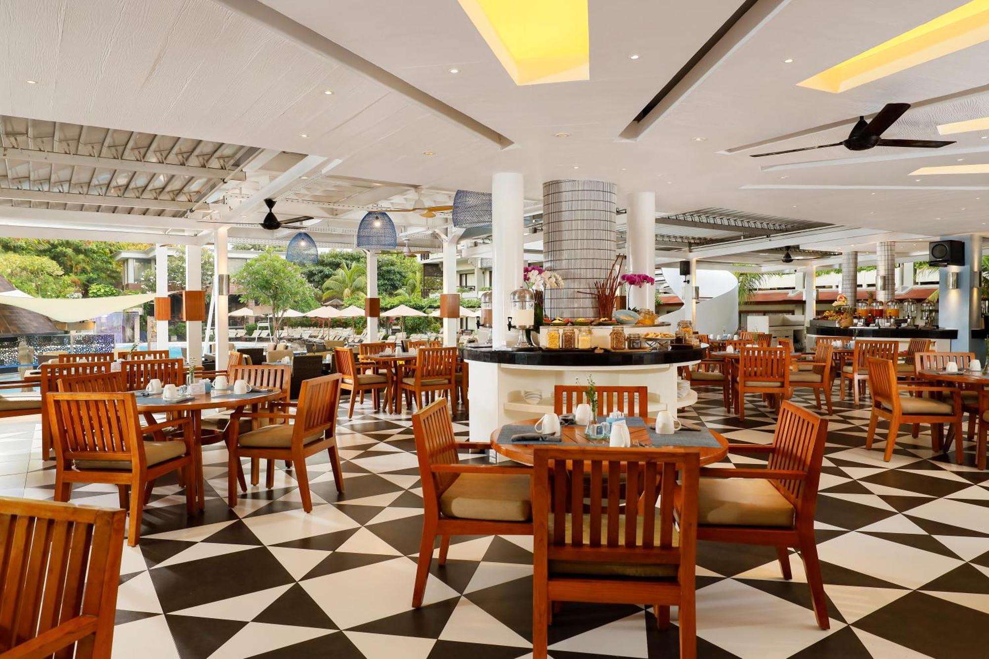 Bali Dynasty Resort กูตา ภายนอก รูปภาพ The restaurant